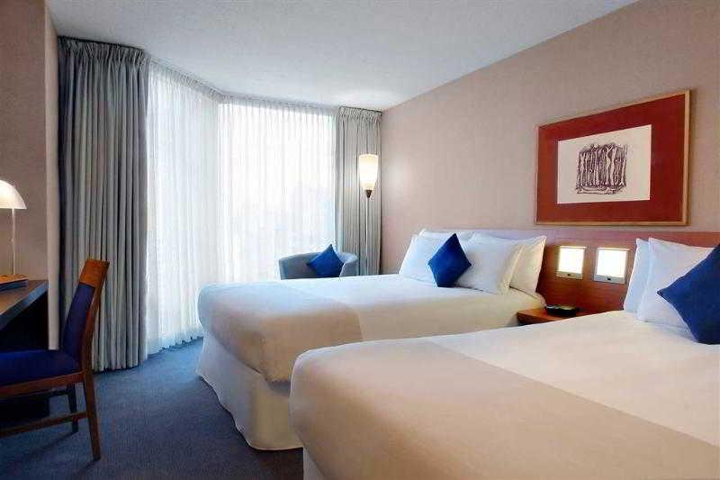 Novotel Toronto North York Экстерьер фото