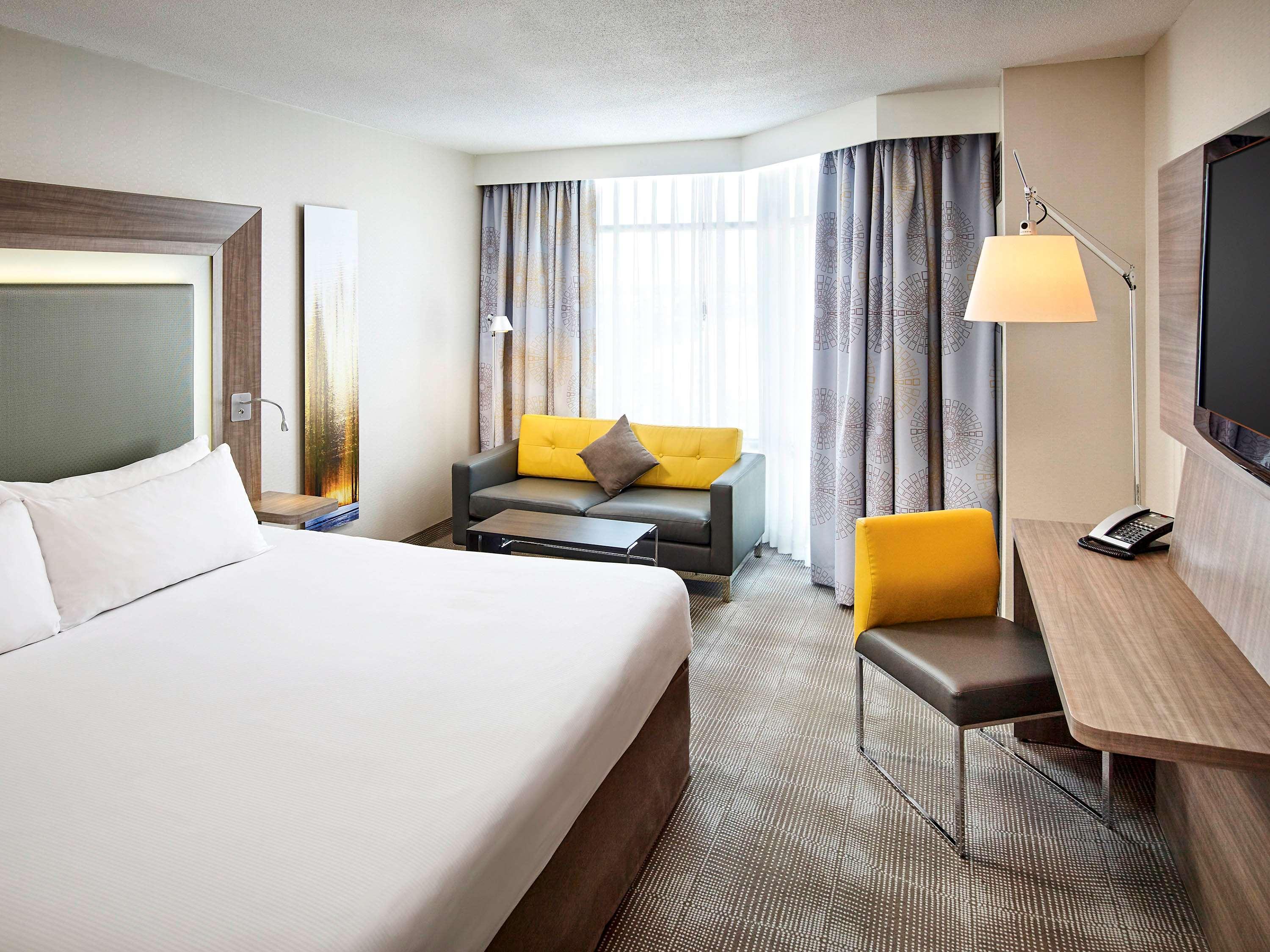 Novotel Toronto North York Экстерьер фото