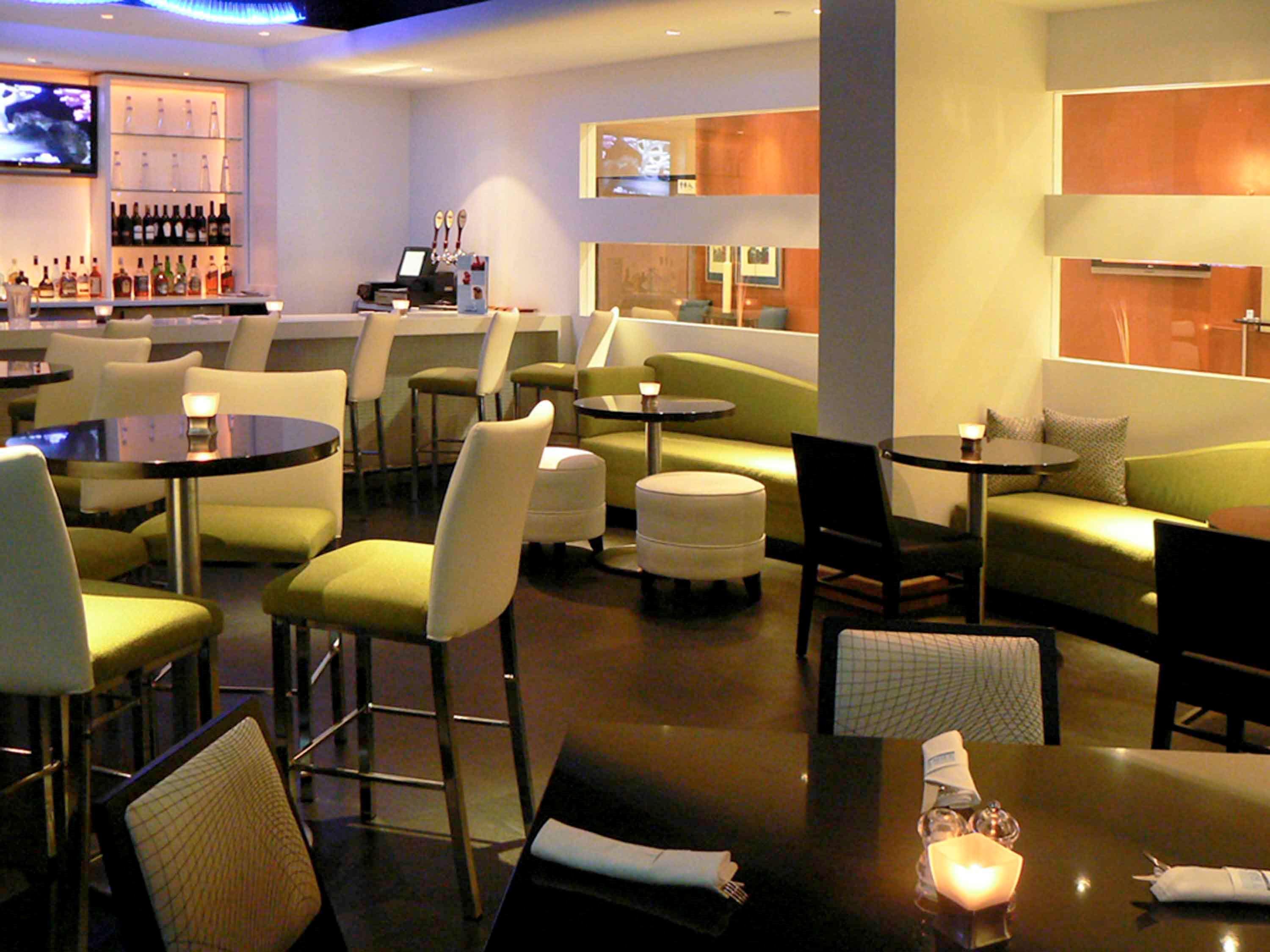 Novotel Toronto North York Экстерьер фото