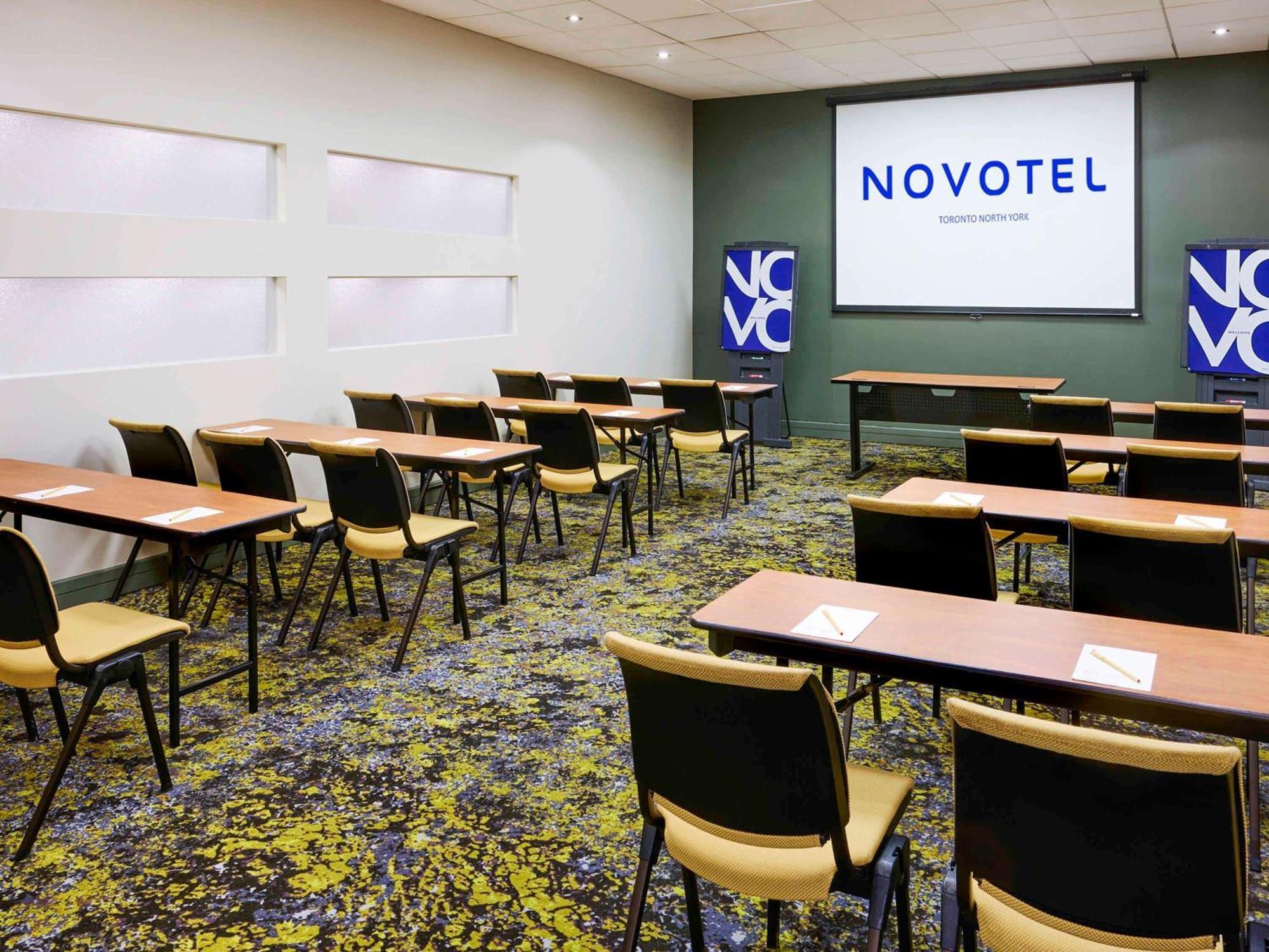 Novotel Toronto North York Экстерьер фото