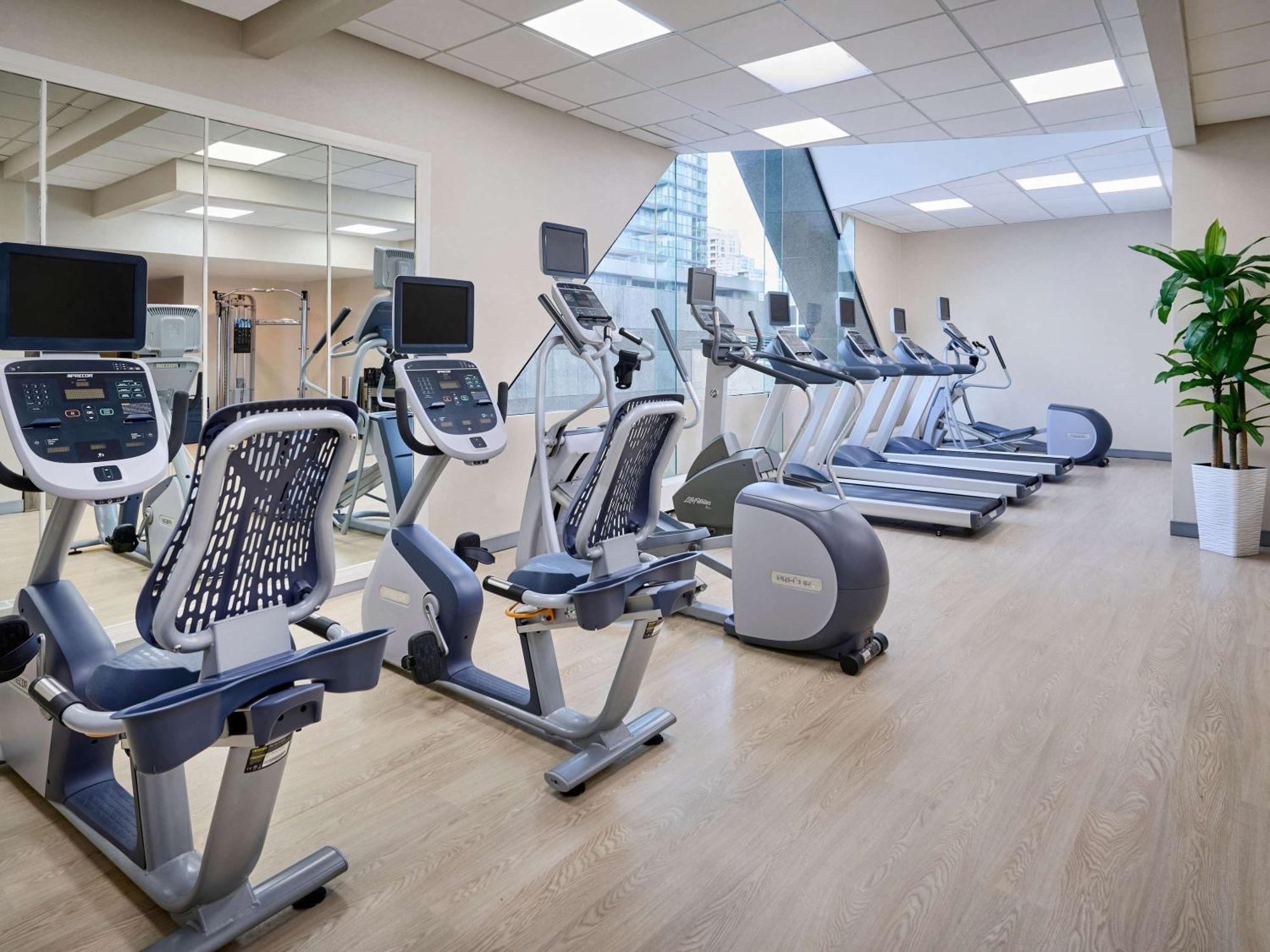 Novotel Toronto North York Экстерьер фото