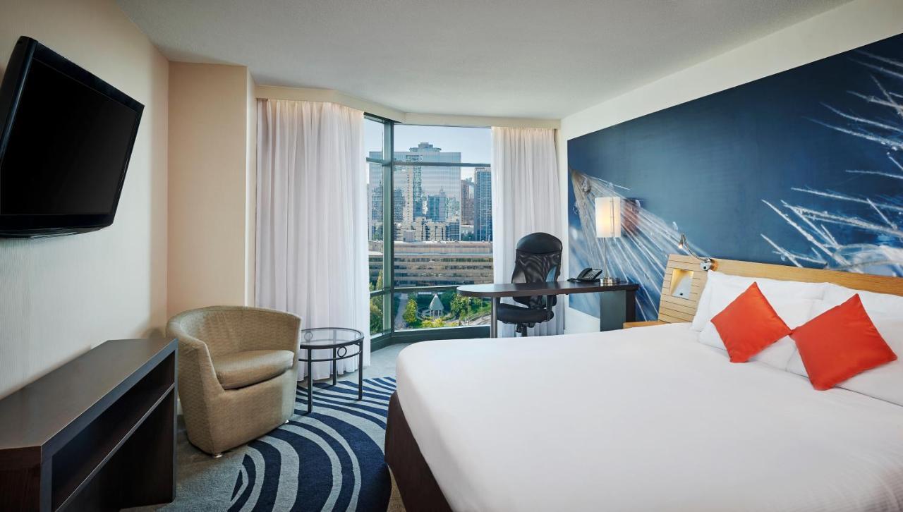 Novotel Toronto North York Экстерьер фото